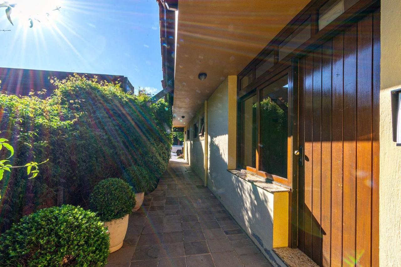 Rosa Edificio Jardim Da Serra Gramado Exterior photo